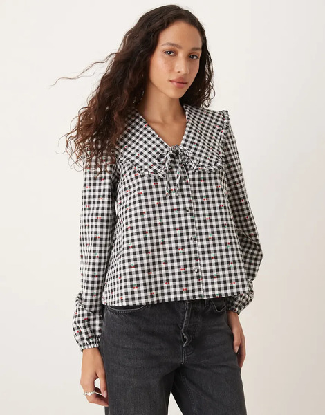  Threadbare Blusa A Cuadros Vichy Negros De Manga Larga Con Estampado De Cerezas Y Solapas Extragrandes De Threadbare 
