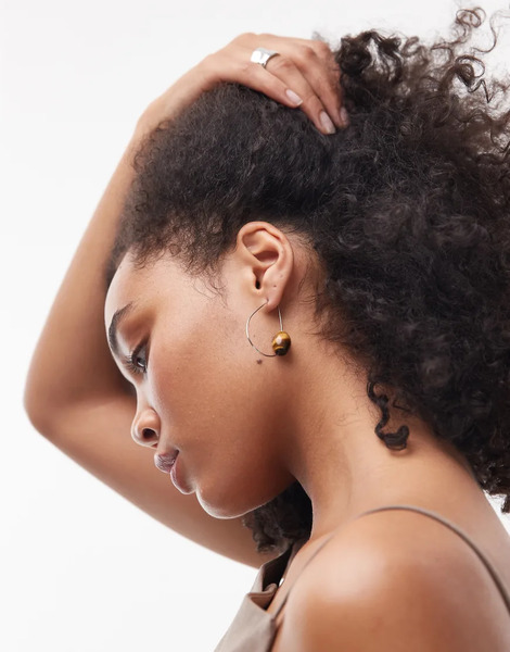  Topshop Pendientes De Aro Plateados En Forma De Lágrima Con Piedra Semipreciosa Marrón Priya De Topshop-rojo 