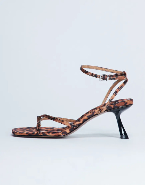  Topshop Sandalias De Tacón Medio Con Estampado De Leopardo Y Diseño De Tiras Con Sujeción Para El Dedo Gordo Ila De Topshop-brown 