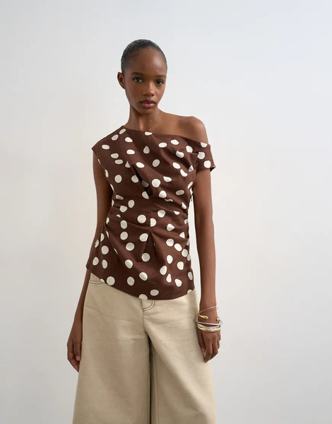  Topshop Top Marrón Chocolate Con Estampado De Lunares, Detalle Retorcido En El Hombro Y Cintura Ceñida De Lino De Topshop-multicolor 