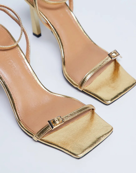  Topshop Zapatos Dorados De Tacón Alto Con Puntera Cuadrada, Diseño De Tiras Y Detalle De Hebilla Floyd De Topshop 