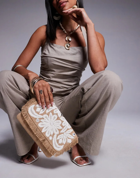  True Decadence Clutch Marrón Y Blanco Tipo Sobre Con Diseño De Flores Y Flecos De Paja De True Decadence-multicolor 