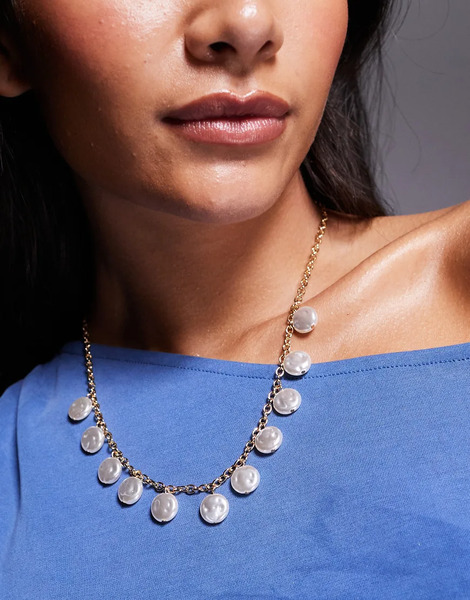  True Decadence Collar Dorado Con Charms De Perlas De True Decadence 