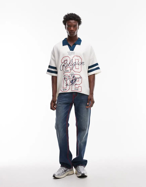  True Religion Vaqueros Con Lavado Azul Medio, Bolsillos De Solapa Y Pespuntes Rojos Billy Super T De True Religion 