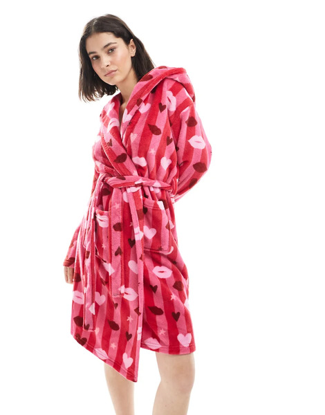  Urban Threads Albornoz Rosa Con Estampado De Corazones De Felpa De Urban Threads 