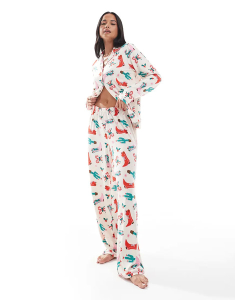  Urban Threads Pijama De Pantalones Y Top De Manga Larga Con Cuello De Solapas Y Estampado De Navidad De Estilo Wéstern De Urban Threads-multicolor 