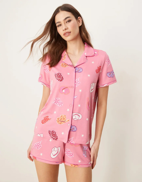  Urban Threads Pijama Rosa De Camisa De Manga Corta Con Solapas Y Pantalones Cortos Con Estampado De Sombreros De Vaquero De Urban Threads-multicolor 