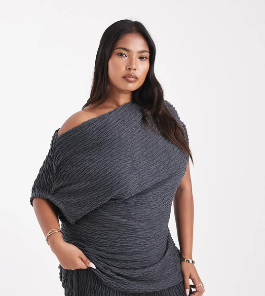  Vero Moda Curve Top Gris Asfalto Con Hombro Caído Drapeado De Punto Texturizado De Vero Moda Curve (parte De Un Conjunto) 