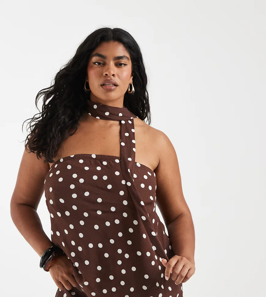  Vero Moda Curve Vero Moda Curve - Top Marrón Chocolate Con Estampado De Lunares Blancos, Escote Palabra De Honor Y Detalle De Fular De Tejido Liso (parte De Un Conjunto) 