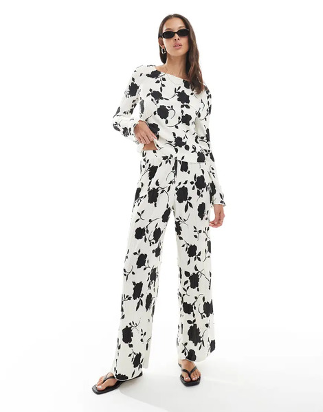  Vero Moda Pantalones Blancos Plisados De Pernera Ancha Con Estampado Floral Negro De Vero Moda (parte De Un Conjunto) 