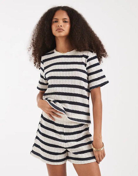  Vero Moda Vero Moda - Pantalones Cortos A Rayas Color Crema Y Azul Marino De Punto Efecto Croché (parte De Un Conjunto)-blanco 