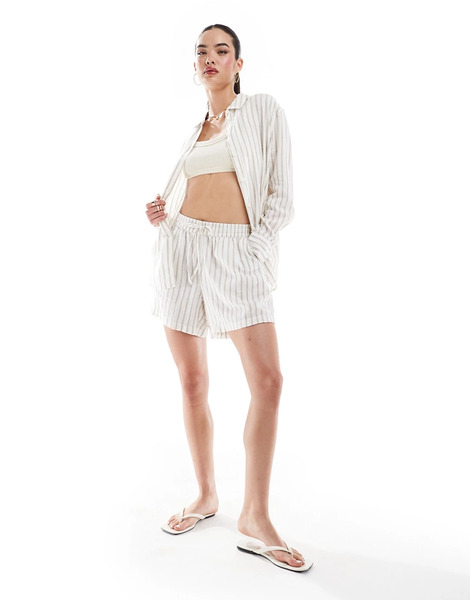  Vero Moda Pantalones Cortos Blancos A Rayas Marrones De Corte Suelto Acampanado De Mezcla De Lino De Vero Moda (parte De Un Conjunto) 