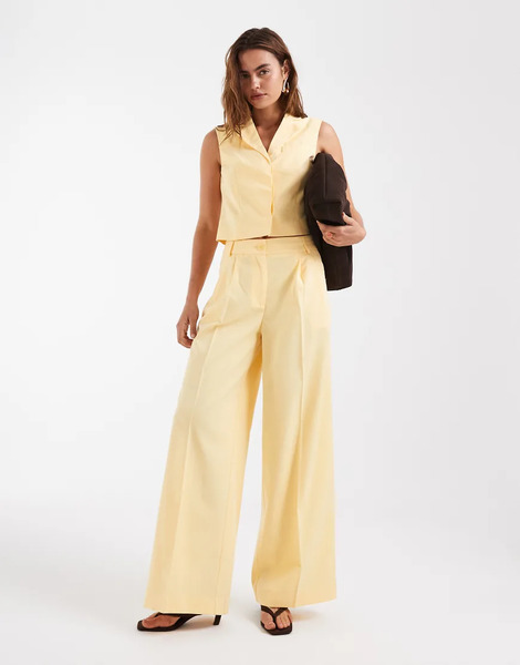  Vero Moda Pantalones De Sastre Amarillo Dorado De Pernera Ancha Con Pinzas Delanteras De Vero Moda (parte De Un Conjunto) 