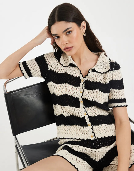  Vero Moda Vero Moda - Parte De Un Conjunto - Polo A Rayas Color Crema Y Negras Con Botones Delanteros De Croché-blanco 