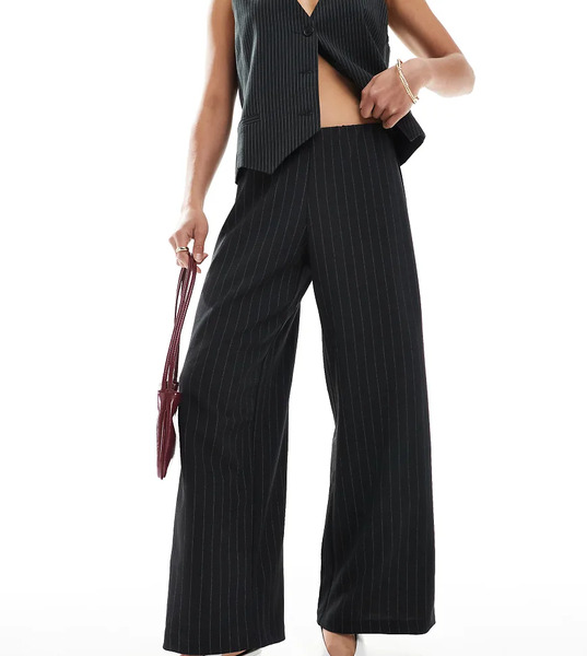  Vero Moda Petite Pantalones Gris Carbón De Pernera Ancha Con Raya Diplomática De Crepé De Punto Liso De Vero Moda Petite 