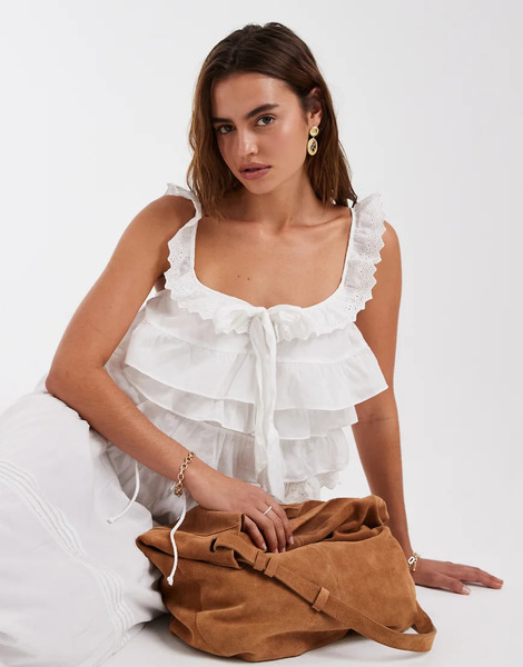  Vero Moda Top Blanco Escalonado De Tirantes De Estilo Boho Con Volantes Y Detalle De Encaje De Vero Moda (parte De Un Conjunto) 