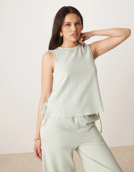  Vila Top A Rayas Verdes Y Color Crema Sin Mangas Con Lazada Lateral De Tejido Texturizado De Vila (parte De Un Conjunto) 