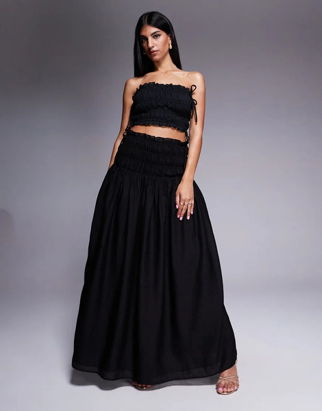  Wanderdoll Top Negro Fruncido Con Escote Palabra De Honor, Ribete De Volantes Y Detalle De Lazada De Tejido Efecto Lino Soulie De Wanderdoll (parte De Un Conjunto) 