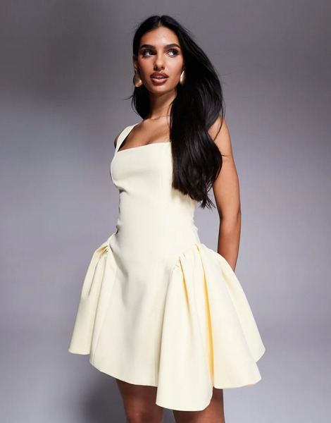  Wanderdoll Vestido De Sastre Corto Amarillo Limón Con Escote Cuadrado Y Laterales Plisados Estructurados Sabrina De Wanderdoll 