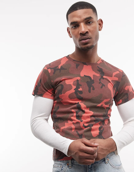  Weekday Camiseta Blanca Y Roja De Corte Encogido Y Manga Larga Con Diseño A Capas Y Estampado De Camuflaje De Weekday-rojo 