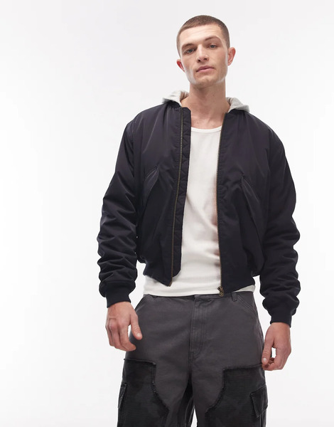  Weekday Chaqueta Bomber Azul Marino Oscuro Con Gráfico De Camuflaje En Contraste En Las Mangas Y Capucha De Punto Liso De Weekday 