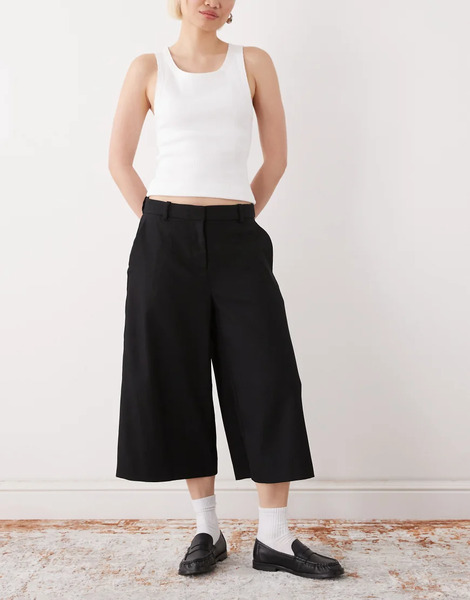  Weekday Pantalones De Traje Capri Negros De Weekday 