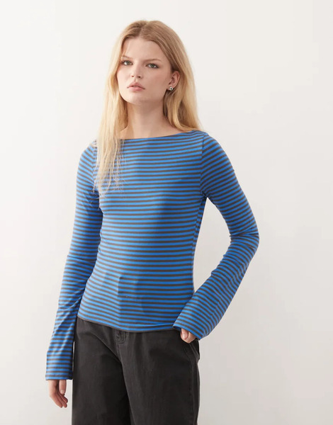  Weekday Top A Rayas Azules Y Grises De Manga Larga Con Cuello Barco De Tejido Suave Annie Exclusivo En Asos De Weekday 