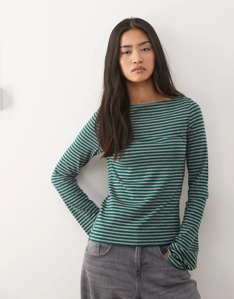  Weekday Top A Rayas Verde Oscuro Y Grises De Manga Larga Con Cuello Barco De Tejido Suave Annie Exclusivo En Asos De Weekday 