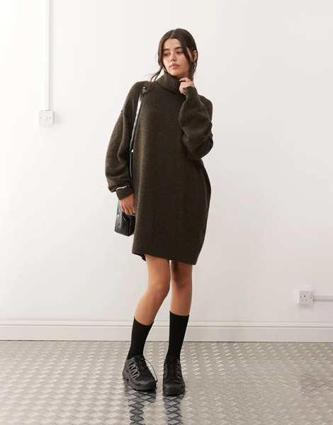  Weekday Vestido Corto Marrón Oscuro Melange Estilo Jersey Con Cuello Subido De Punto Exclusivo En Asos De Weekday-brown 