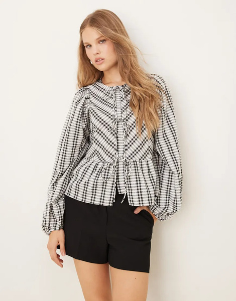  Yas Top A Cuadros Vichy Negros Y Blancos Con Sobrefalda En El Bajo, Lazada Delantera Y Detalle De Capa Superior De Encaje De Yas 