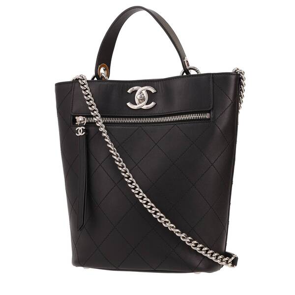  Chanel Handbag In Black Quilted Leather 