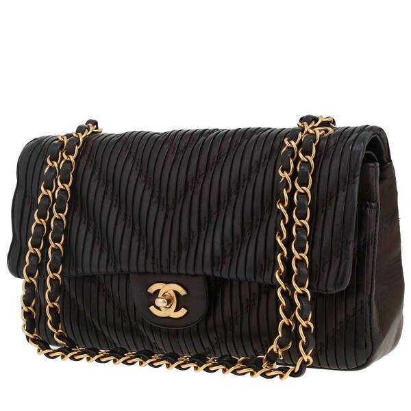  Chanel Timeless Classic Medium Model Handbag In Black Chevron 