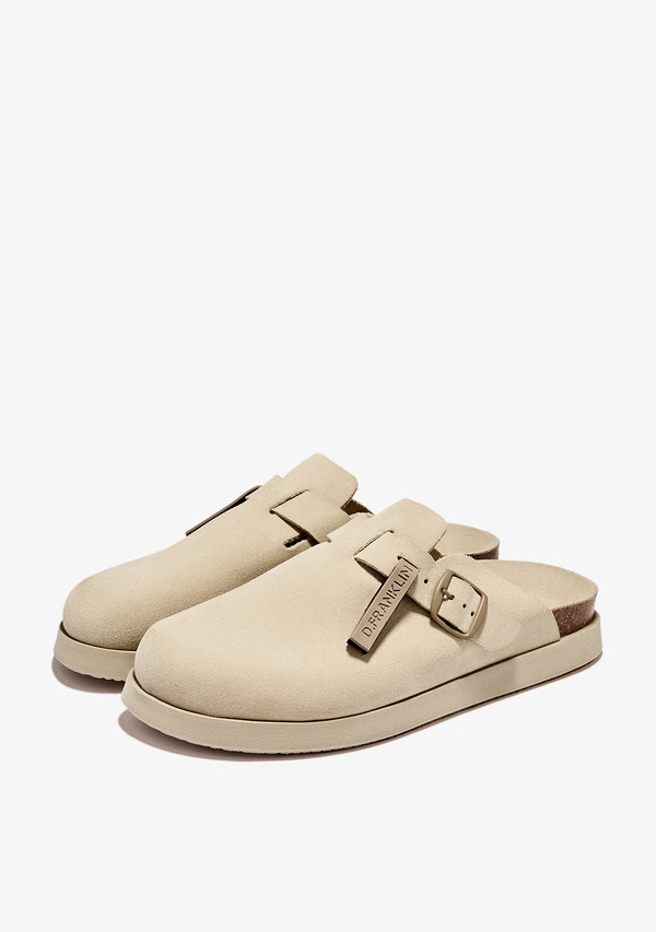  D.franklin Zuecos Cerrados De Piel Mujer D.franklin   Vibe Clog Buckle Beige – Piel Afelpada Y Hebilla Ajustable – Suela Eva Con Gran Amortiguación 