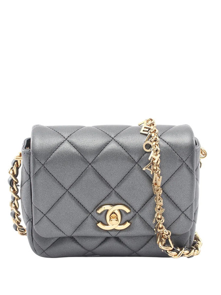  Chanel Pre-owned Bandolera Pearl Crush Mini De Piel De Borrego Con Diseño Acolchado 2021-2026 - Gris 