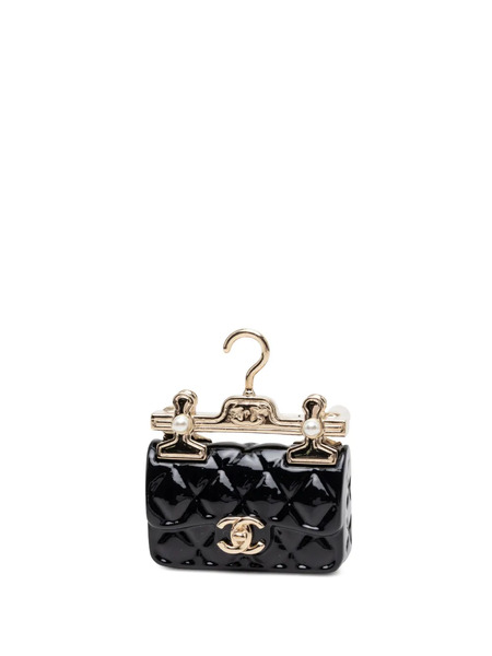  Chanel Pre-owned Broche Classic Flap De Resina Con Percha Con Perla Artificial Y Logo Cc 2023 - Negro 