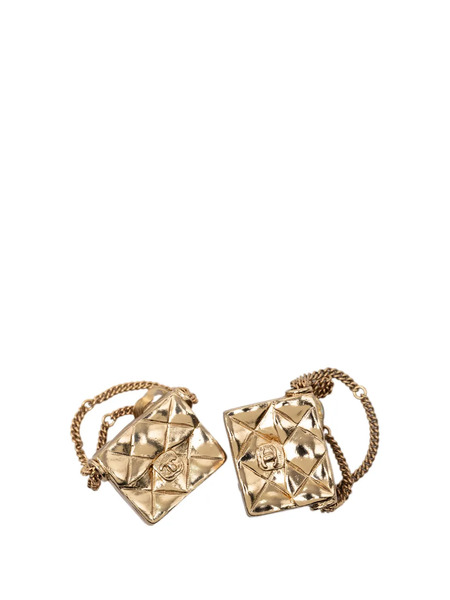  Chanel Pre-owned Pendientes De Clip Con Bolso Flap Acolchado Y Moneda Bañados En Oro Con Logo Cc 2002 - Dorado 