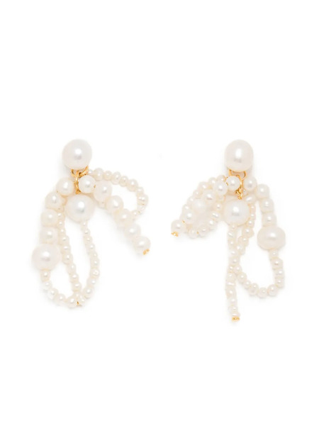  Completedworks Pendientes Largos Con Perla - Dorado 