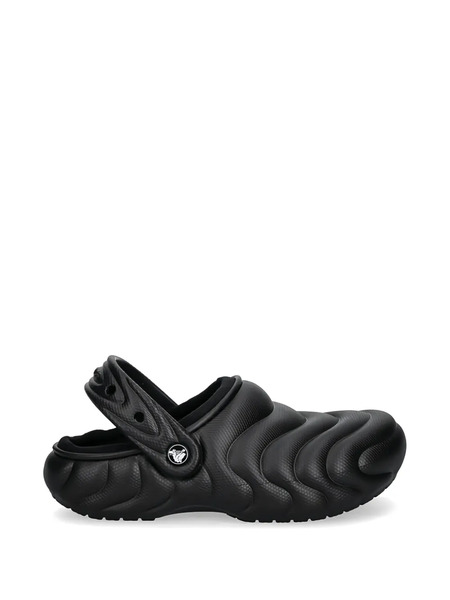  Crocs Slippers Overpuff Clog - Negro 