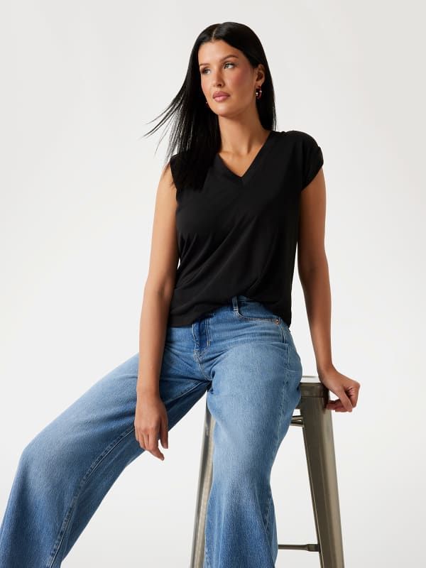  Guess Top Con Cuello De Pico 