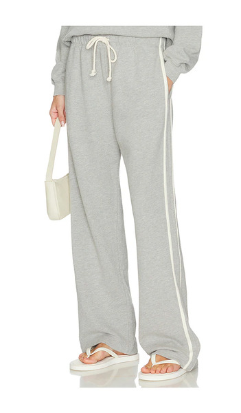  Donni. Pantalón Corto A Rayas De Rizo Ecológico. En Color Gris Claro Talla L  (también En M, S, Xl, Xs). 