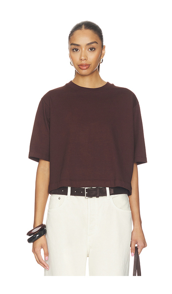  Enza Costa Camiseta Estructurada De Manga Corta Supima En Color Chocolate Talla L  (también En M, S, Xs). 