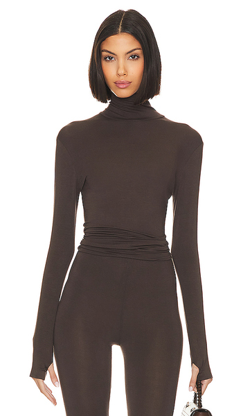  Norma Kamali Slim Fit Long Sleeve Turtle Top En Color Chocolate Talla L  (también En M, S, Xl, Xs, Xxs). 