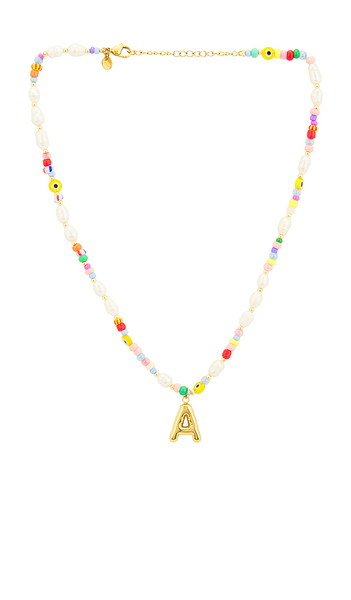  Petit Moments Collar De Perlas Con Inicial Tipo Burbuja Beaded Pearl Bubble Initial Necklace En Color Pink,metallic Gold Talla B  (también En F). 