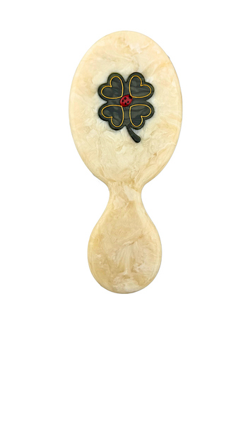  Solar Eclipse Brocha Para Bolso Con Diseño De Trébol Pintada A Mano Hand-painted Clover Handbag Hero Brush En Color Ivory Talla All . 