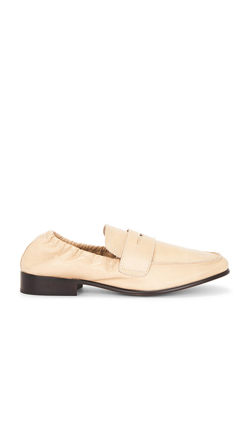  Tony Bianco Mocasín Gloria En Color Beige Talla 10  (también En 5.5, 6, 6.5, 7, 7.5, 8, 8.5, 9, 9.5). 