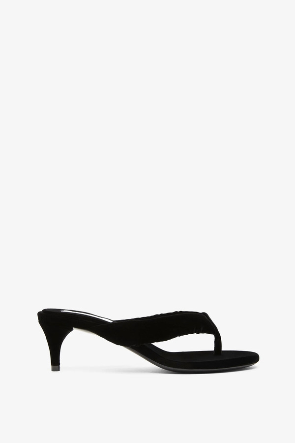  Alaïa Infradito Velvet Thong Mules 